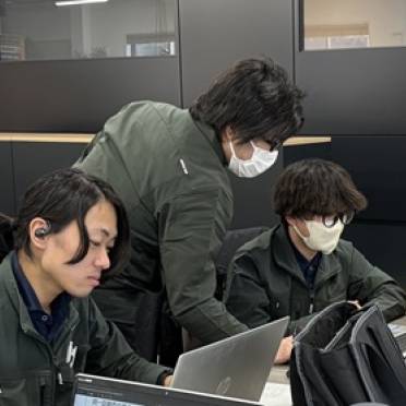 チーム作業進行中